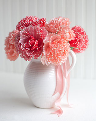 свадебный декор из обёрток для капкейков, бумажные цветы