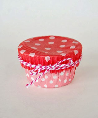 свадебный декор из обёрток для капкейков, декор бонбоньерок