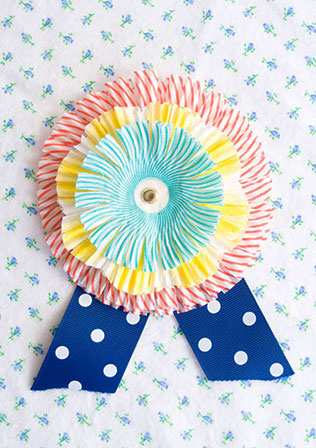 свадебный декор из обёрток для капкейков, бутоньерки