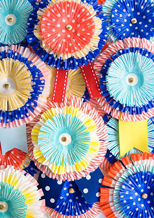 свадебный декор из обёрток для капкейков, бутоньерки