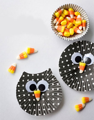 свадебный декор из обёрток для капкейков, милые совы