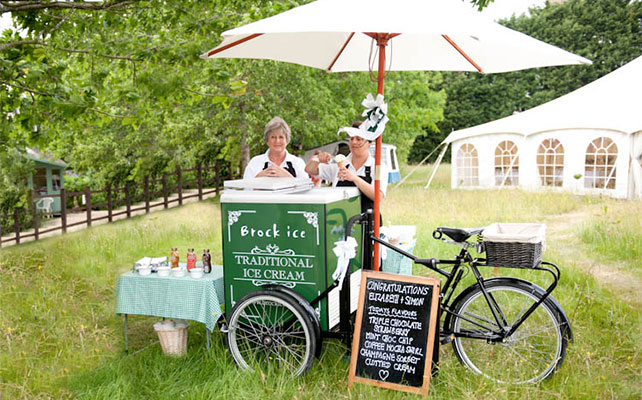 идеи для выездной регистрации, подушки на стулья