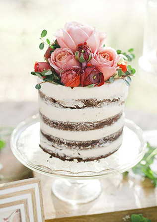 Торт с голыми коржами c живыми цветами