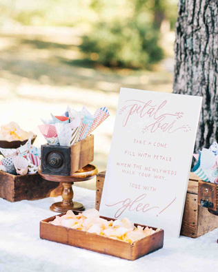 Цветочный рай: 20 идей для petal bar 