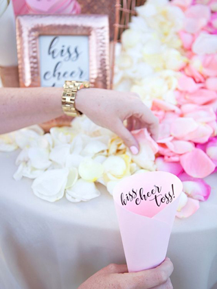 Цветочный рай: 20 идей для petal bar 