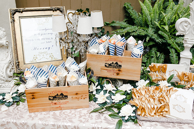 Цветочный рай: 20 идей для petal bar 