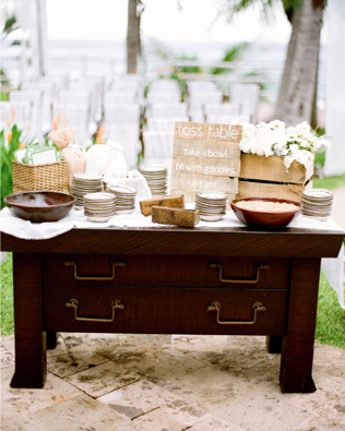 Цветочный рай: 20 идей для petal bar 