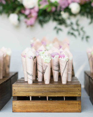 Цветочный рай: 20 идей для petal bar 