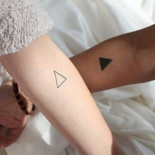 Вместо кольца: 20 уникальных идей свадебных татуировок для пар 