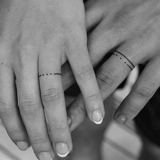 Вместо кольца: 20 уникальных идей свадебных татуировок для пар 