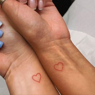 Вместо кольца: 20 уникальных идей свадебных татуировок для пар 