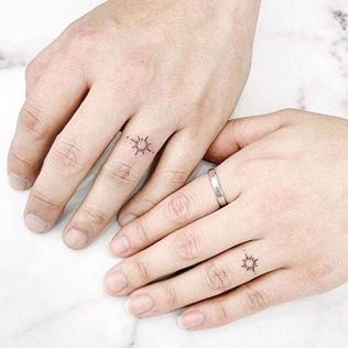 Вместо кольца: 20 уникальных идей свадебных татуировок для пар 