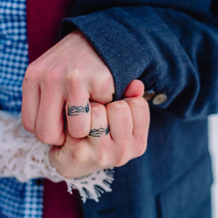 Вместо кольца: 20 уникальных идей свадебных татуировок для пар 