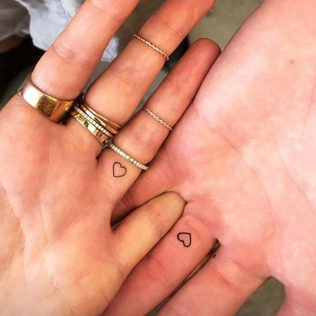 Вместо кольца: 20 уникальных идей свадебных татуировок для пар 