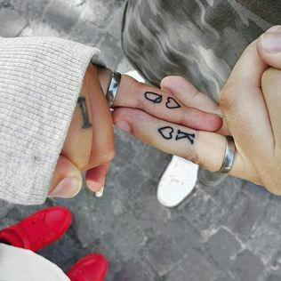 Вместо кольца: 20 уникальных идей свадебных татуировок для пар 