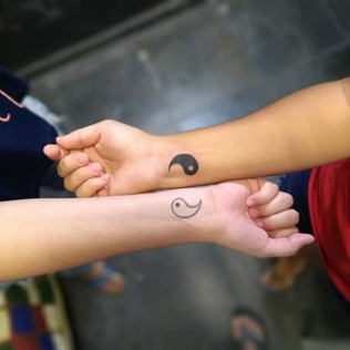 Вместо кольца: 20 уникальных идей свадебных татуировок для пар 