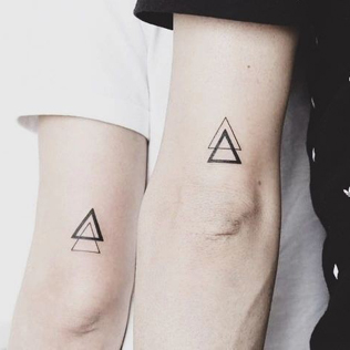 Вместо кольца: 20 уникальных идей свадебных татуировок для пар 