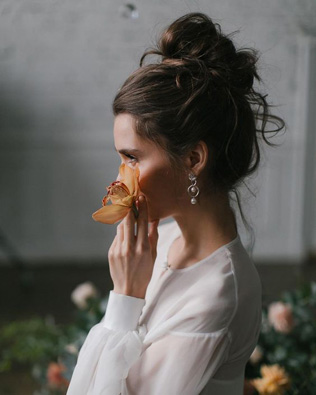 20 идей летних свадебных причесок для создания непринужденного образа 