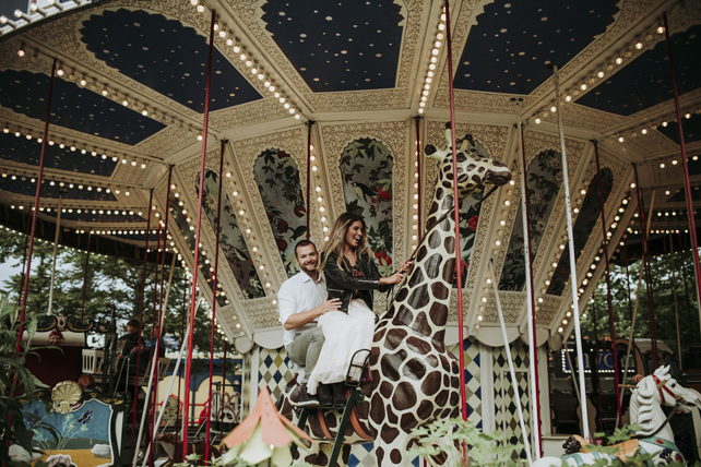 фотосессия love story в парке аттракционов 