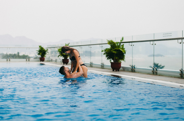  фотосессия love story у бассейна 