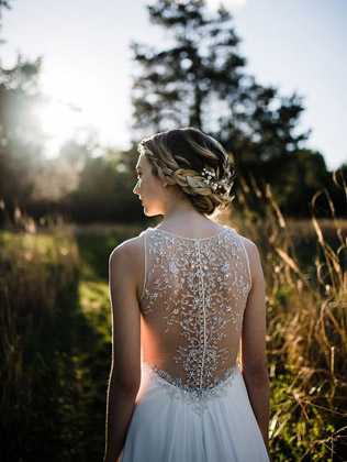 20 свадебных платьев с эффектными спинками 