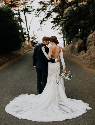 20 свадебных платьев с эффектными спинками 