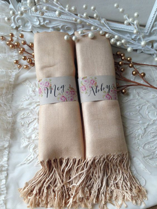 романтичная зимняя свадьба, теплые подарки для гостей 