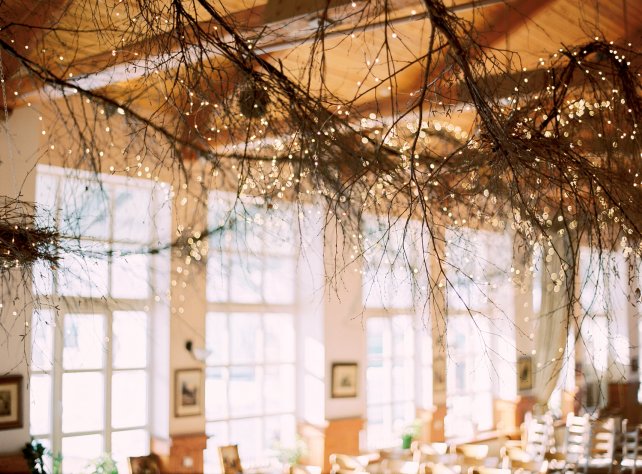 романтичная зимняя свадьба, светодиодные гирлянда в оформлении свадьбы 