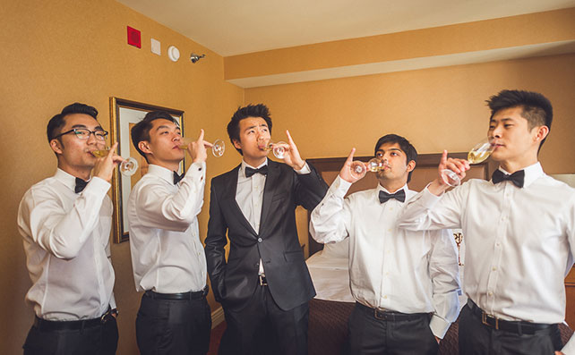 смешные свадебные фото, жених и друзья жениха