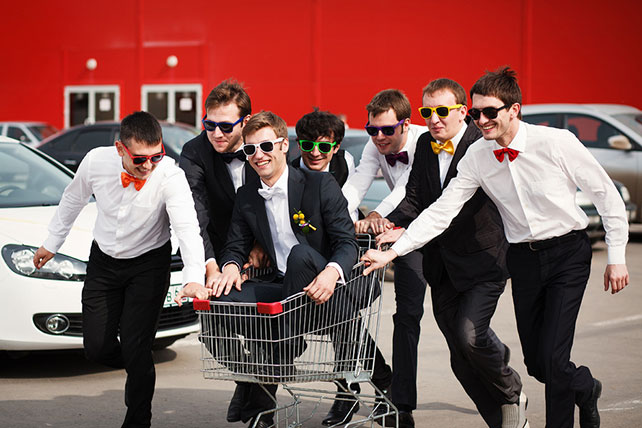 смешные свадебные фото, жених и друзья жениха