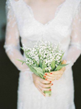 минибукет невесты из ландышей