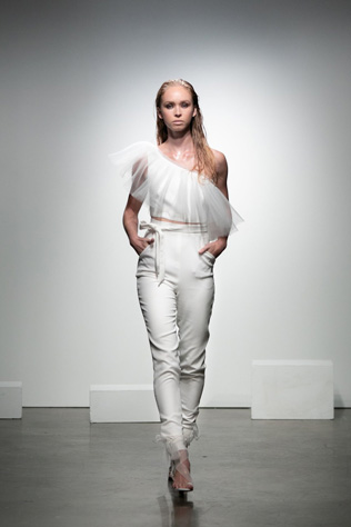 брючный костюм для невесты от Rime Arodaky 