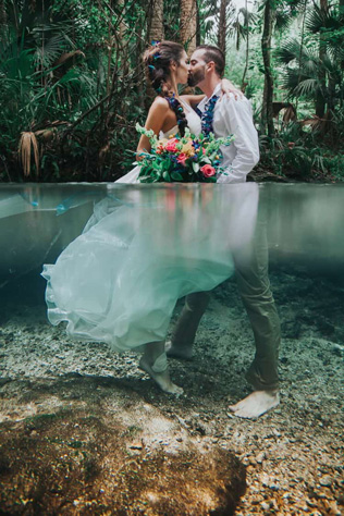 фотосессия в стиле Trash The Dress под водой 