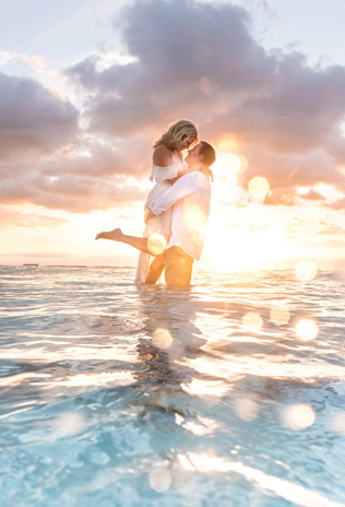 фотосессия в стиле Trash The Dress в воде 