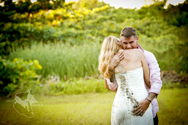 фотосессия в стиле Trash The Dress с грязью 