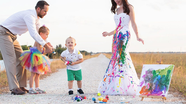 фотосессия в стиле Trash The Dress с красками 