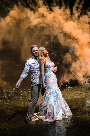 фотосессия в стиле Trash The Dress с красками 