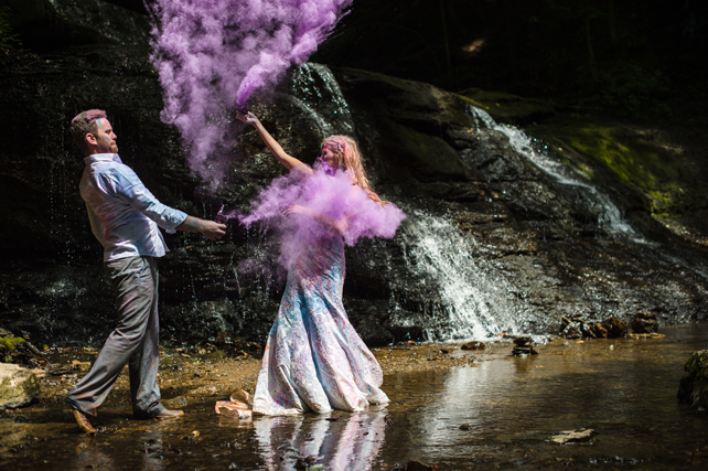 фотосессия в стиле Trash The Dress с красками