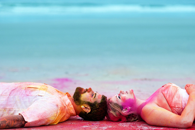 фотосессия в стиле Trash The Dress с красками