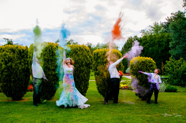 фотосессия в стиле Trash The Dress с красками