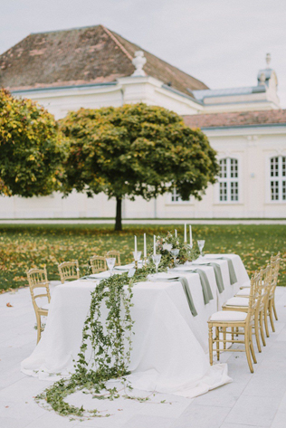 свадьба в стиле минимализм, свадебная площадка в стиле минимализм 