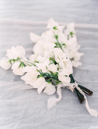 свадьба в стиле минимализм, букет невесты в стиле минимализм 