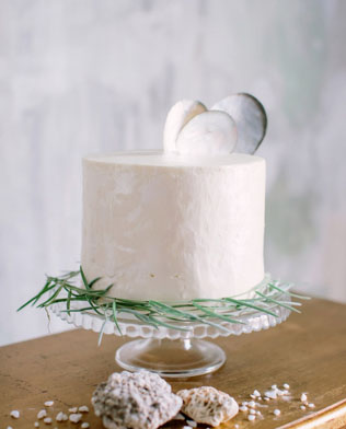 свадьба в стиле минимализм, свадебный торт в стиле минимализм 