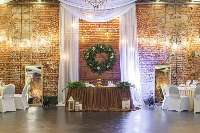 свадьба в стиле лофт, банкетный зал Хаянис Холл в Санкт-Петербурге