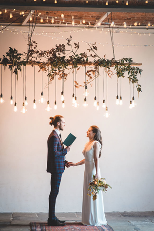 свадьба в стиле лофт, ретролампочки в декоре свадьбы 