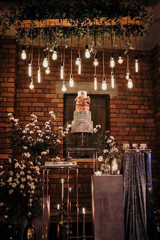 свадьба в стиле лофт, ретролампочки в декоре свадьбы