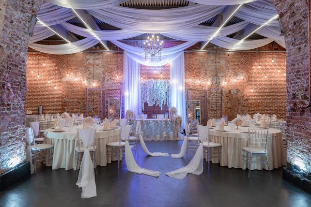 свадьба в стиле лофт, банкетный зал Хаянис Холл в Санкт-Петербурге 