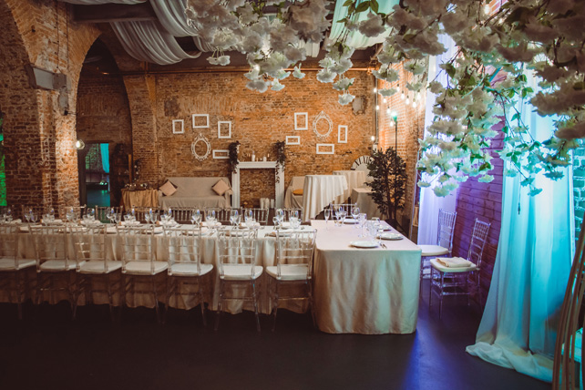 свадьба в стиле лофт, банкетный зал Хаянис Холл в Санкт-Петербурге 