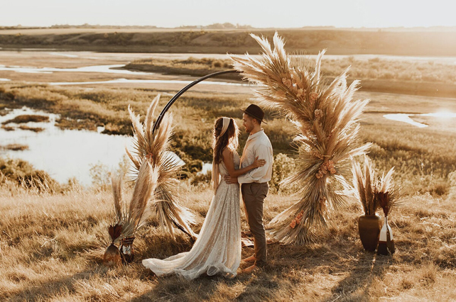 сухоцветы на свадьбе, свадебная арка с сухоцветами 