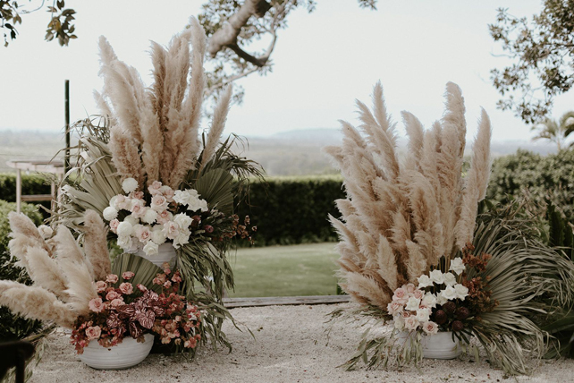 сухоцветы на свадьбе, сухоцветы в декоре церемонии 